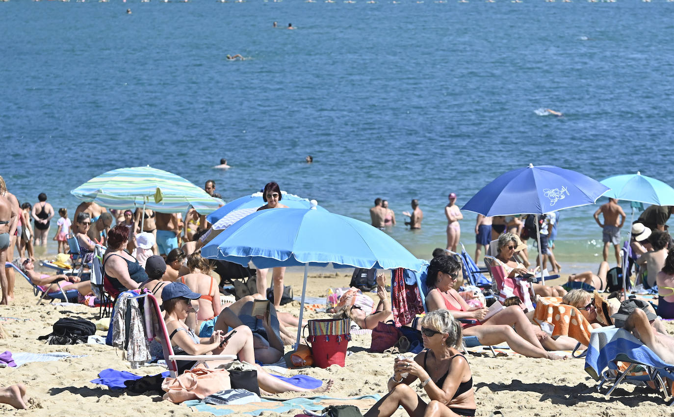Jornada soleada en las playas guipuzcoanas