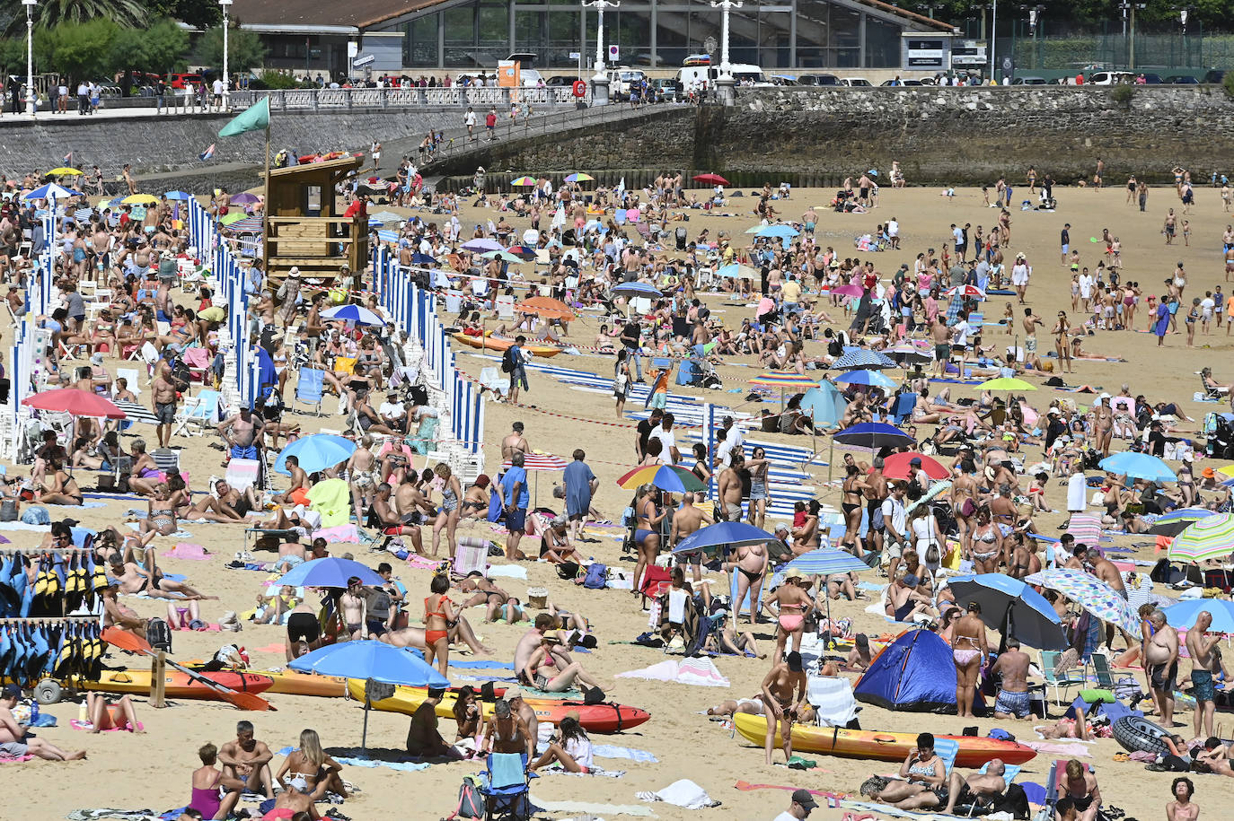 Jornada soleada en las playas guipuzcoanas