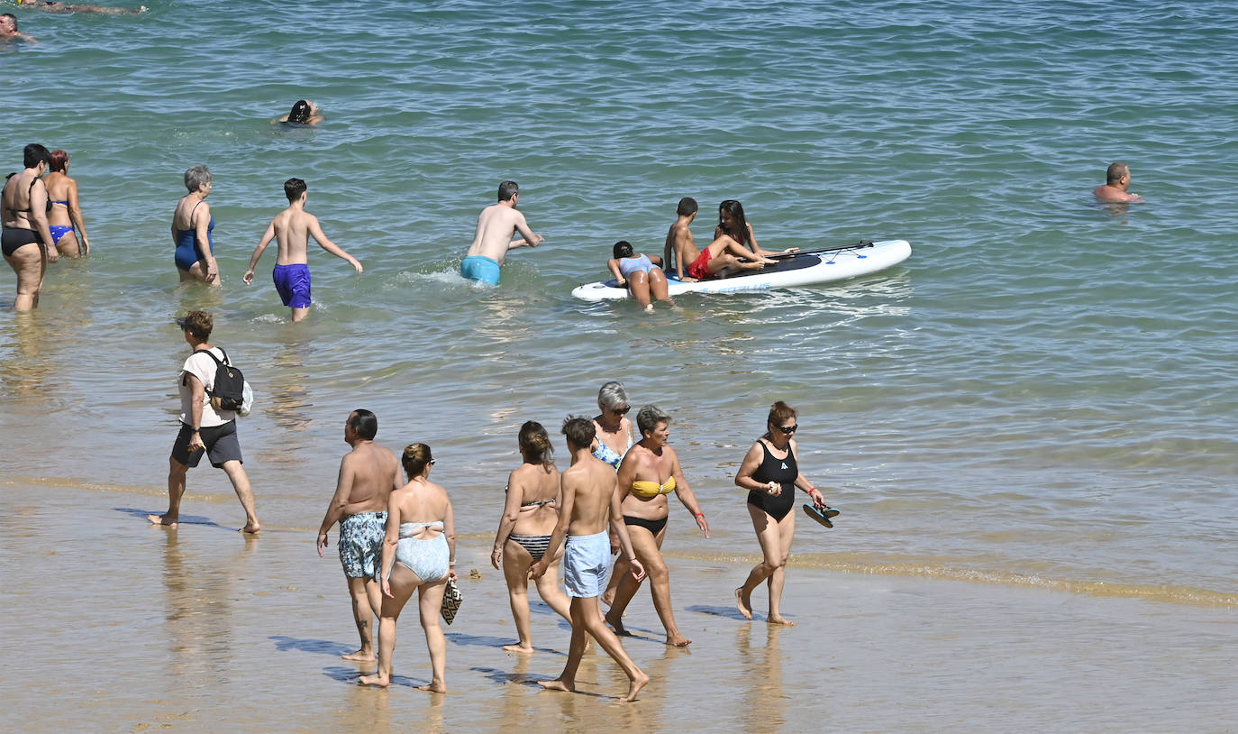 Jornada soleada en las playas guipuzcoanas