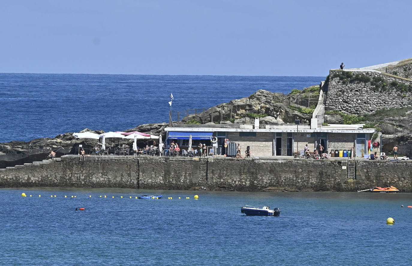 Jornada soleada en las playas guipuzcoanas