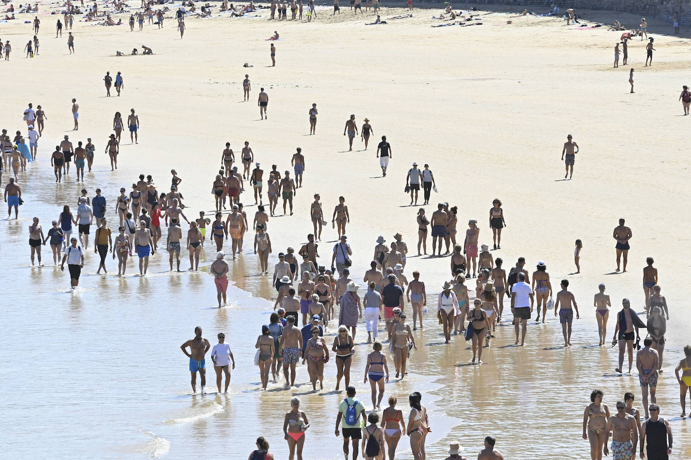 Jornada soleada en las playas guipuzcoanas