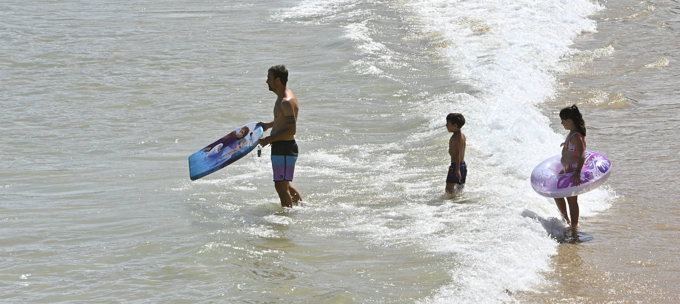 Jornada soleada en las playas guipuzcoanas