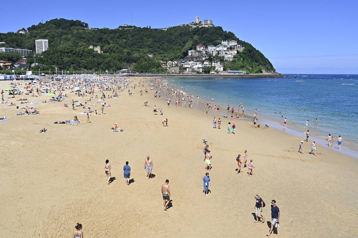 Jornada soleada en las playas guipuzcoanas