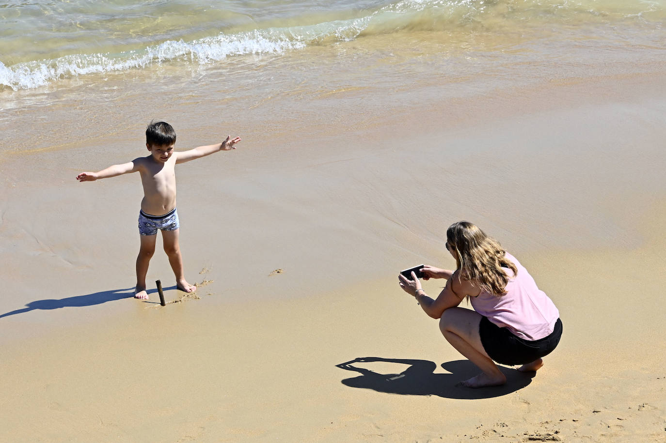 Jornada soleada en las playas guipuzcoanas