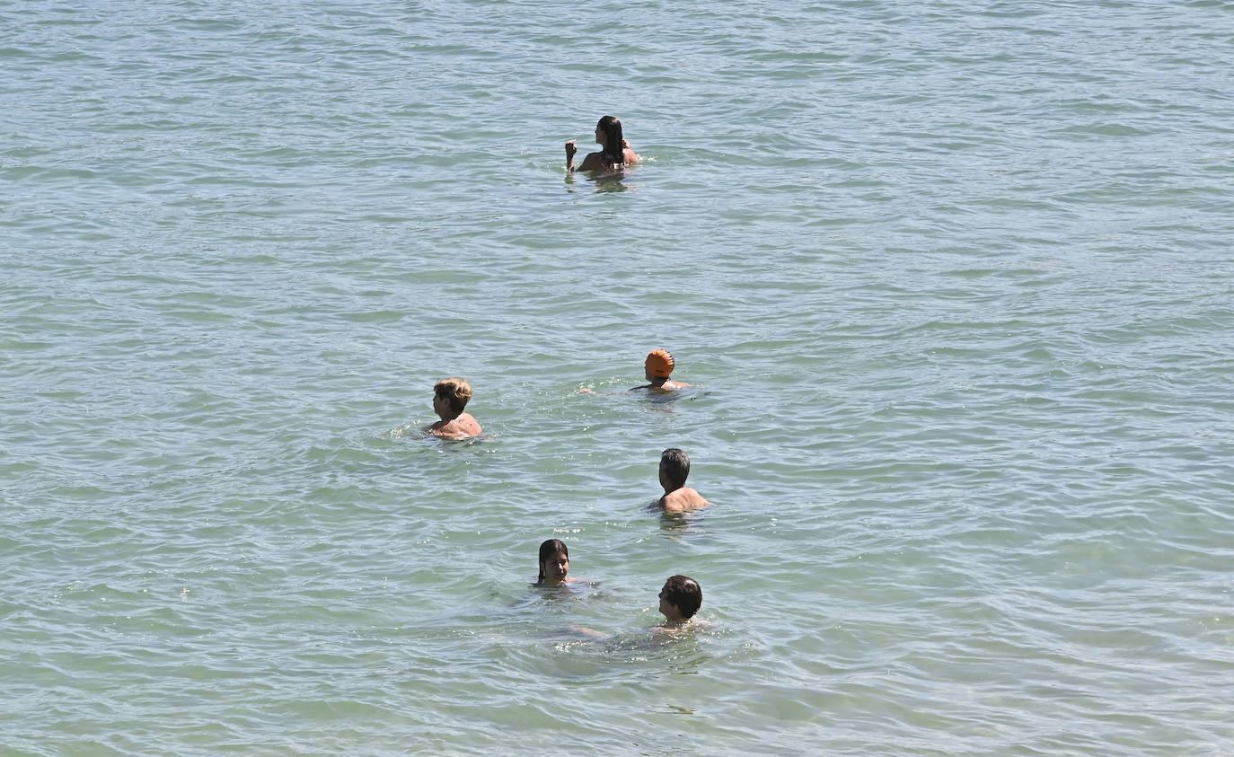 Jornada soleada en las playas guipuzcoanas