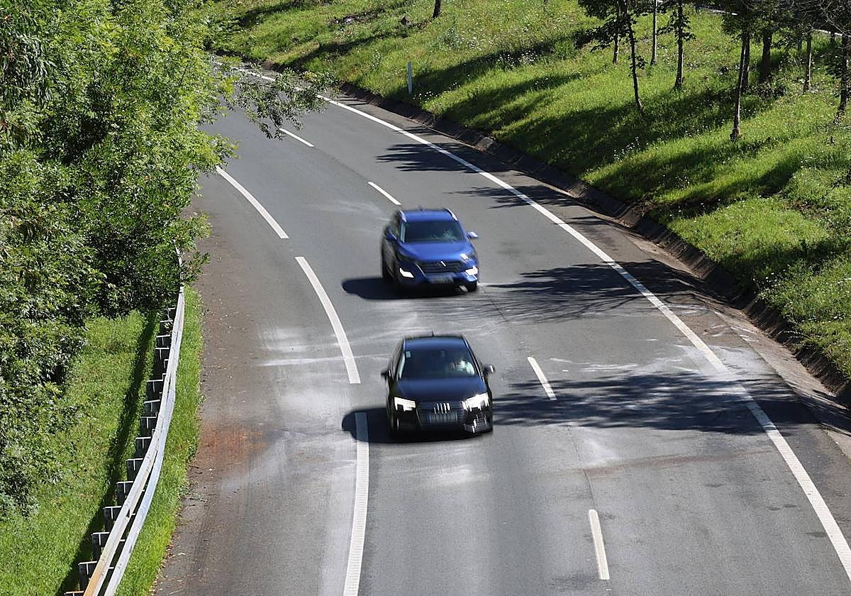 Punto kilométrico 8 de la carretera GI-20, en la Variante de San Sebastián, donde anoche se produjo el accidente mortal.