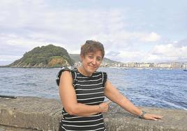 Arantza García enseñalas marcas en el brazo, aún visibles despuésde casi un mes .