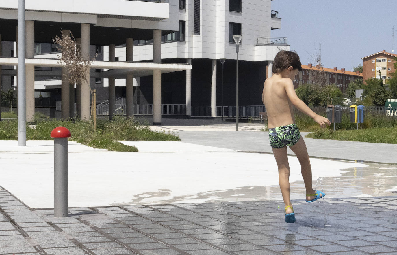 Los chapuzones y la sombra, los mejores aliados para evitar el sofoco