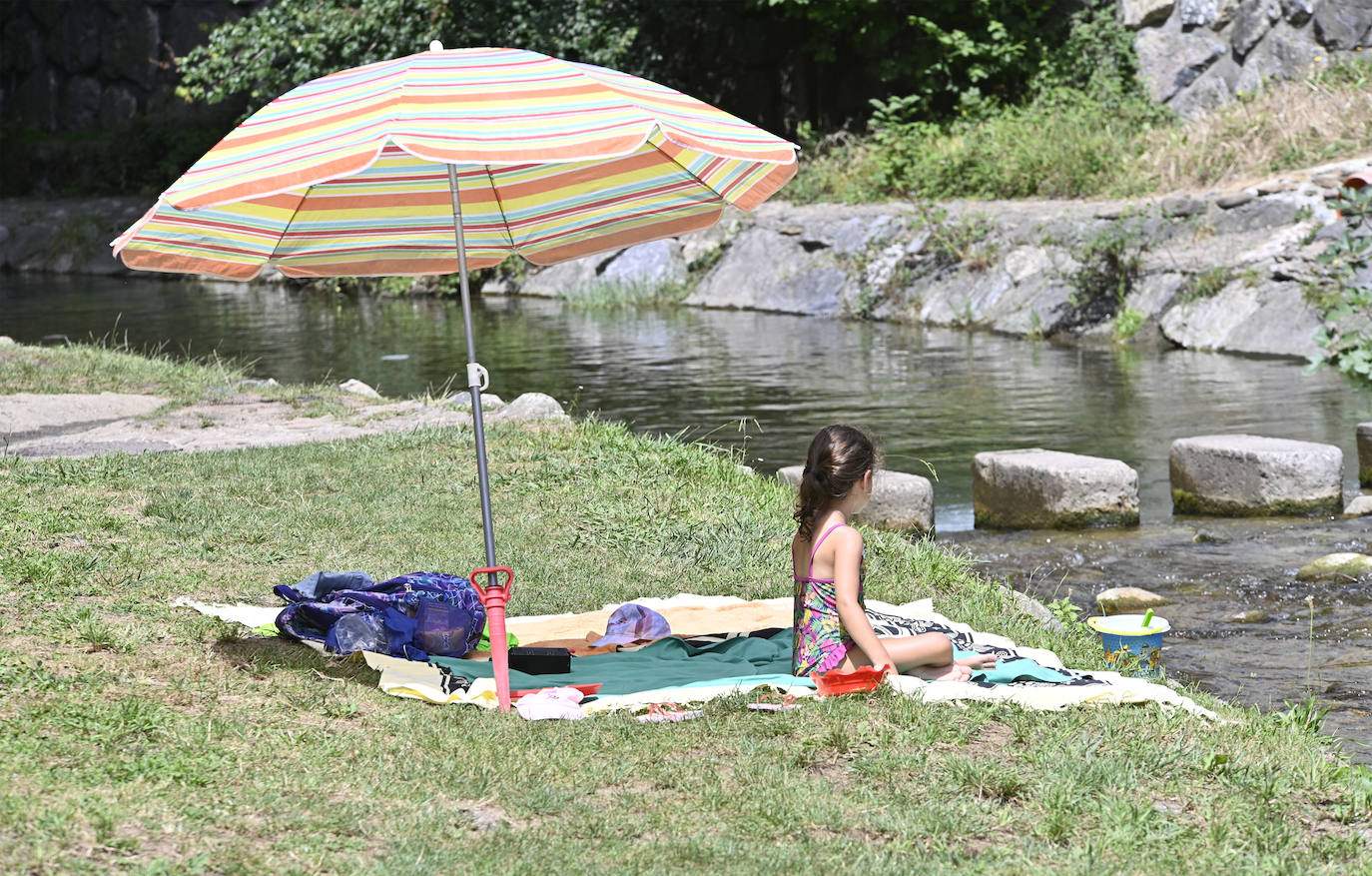 Los chapuzones y la sombra, los mejores aliados para evitar el sofoco