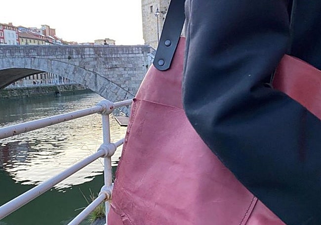 Bolso estilo 'shopper' de Ainhoa Fustel