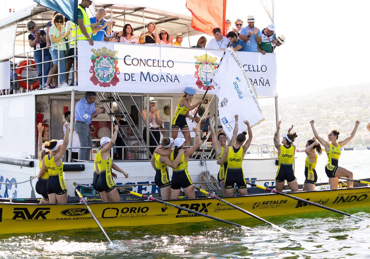 Las remeras de Orio celebran la victoria.