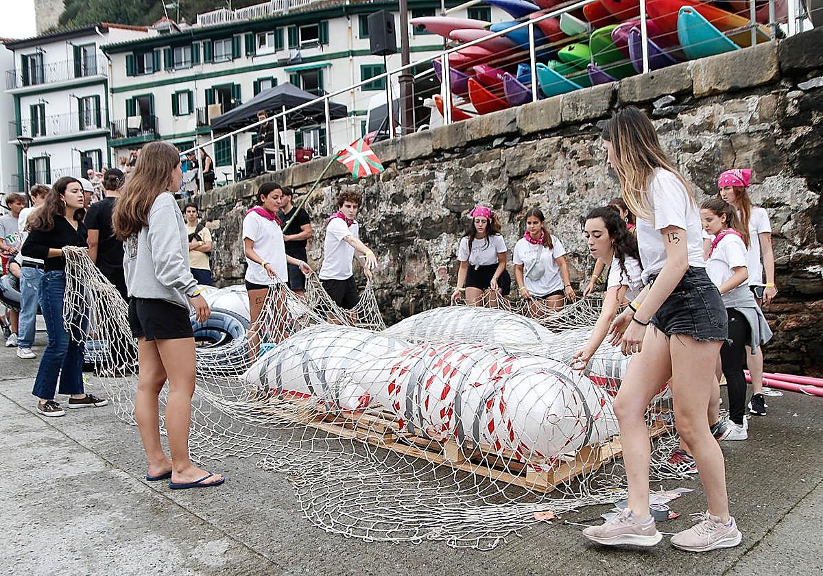 Los piratas ultiman su abordaje