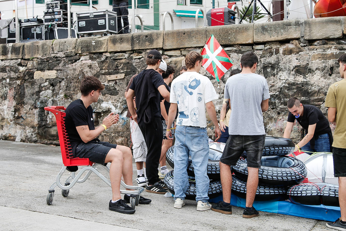 Los piratas ultiman su abordaje