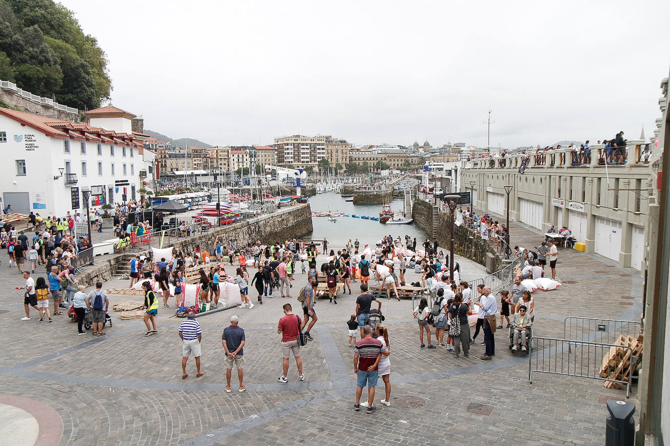 Los piratas ultiman su abordaje