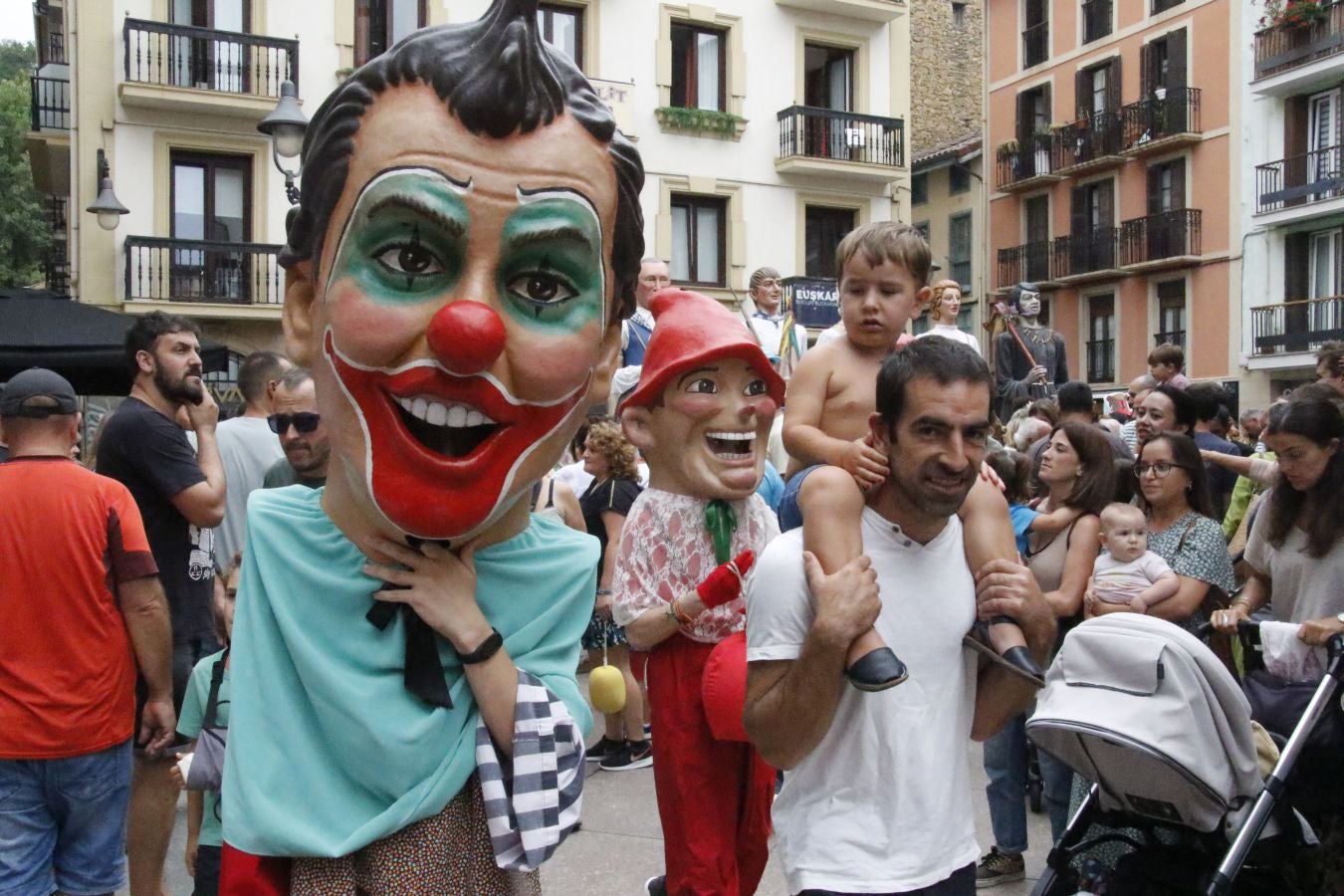 El comienzo de las fiestas de Zarautz, en imágenes El Diario Vasco