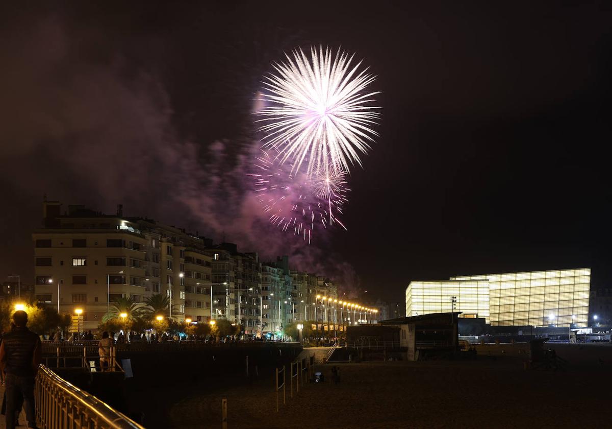 Un momento de la colección de Caffero Event Fireworks en el Concurso de Fuegos Artificiales de la Semana Grande de San Sebastián 2023.