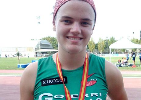 Imagen secundaria 1 - Irene Paredes practicando atletismo en la prueba de salto de altura y colgándose una medalla, y en su etapa en la Real Sociedad.