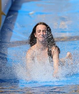 Imagen secundaria 2 - «El tobogán debería estar todos los días»