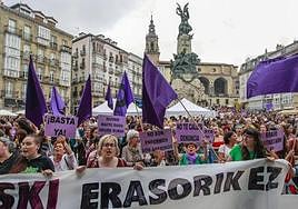 Concentración de protesta por una agresión sexual en Vitoria.