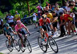 Mikel Landa ataca a Carapaz y Hindley en el Giro de Italia de 2022.