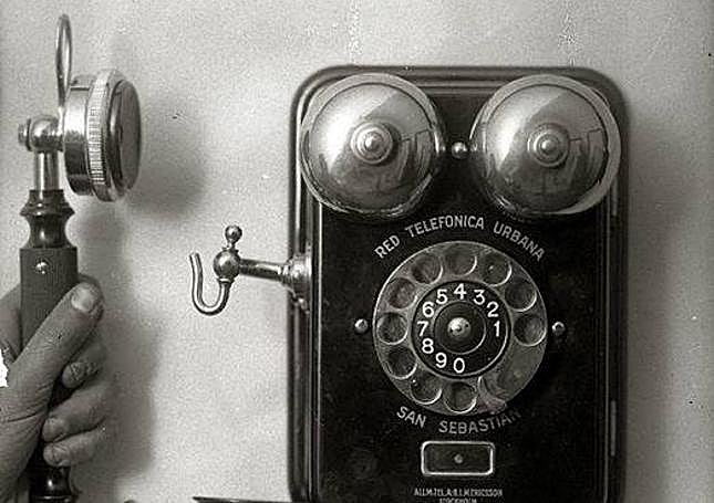Viejo teléfono de la red municipal.