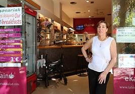 Hasta en seis ocasiones han entrado a robar de madrugada en la cafetería Ekain de Isabel II de Amara, que regenta Koro.