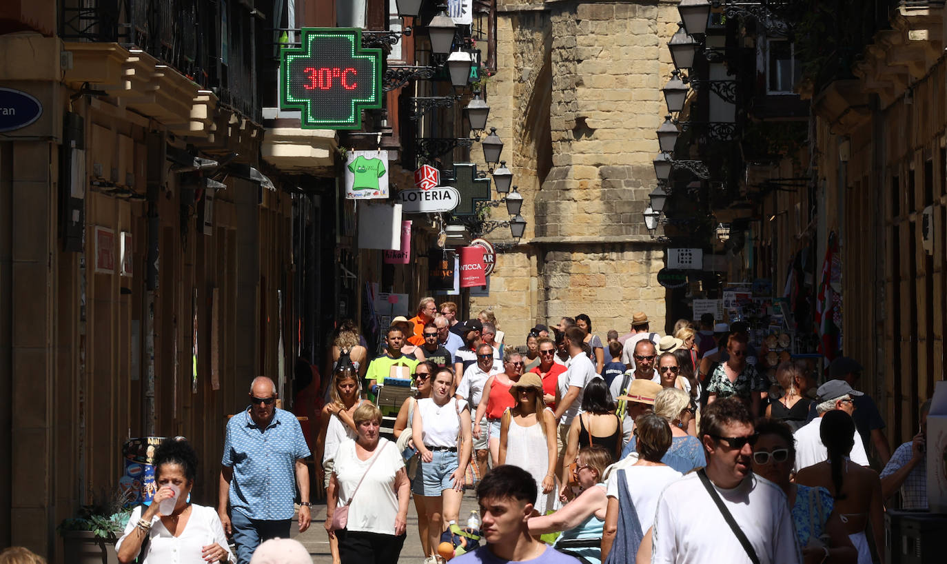 Vista de una calle de la Parte Vieja de Donostia.