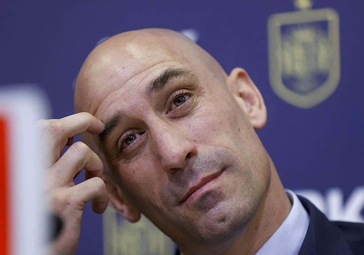 Luis Rubiales está contra las cuerdas.