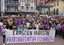 Villabonan izandako eraso bat salatzeko agerraldia.