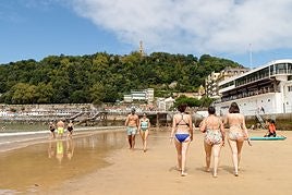 San Sebastián vivió ayer una tarde soleada a la espera de un fin de semana lluvioso.