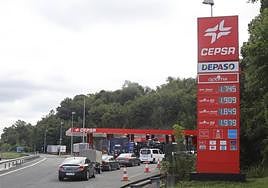 Panel de precios de este jueves de una gasolinera guipuzcoana ubicada en la autopista AP-8.