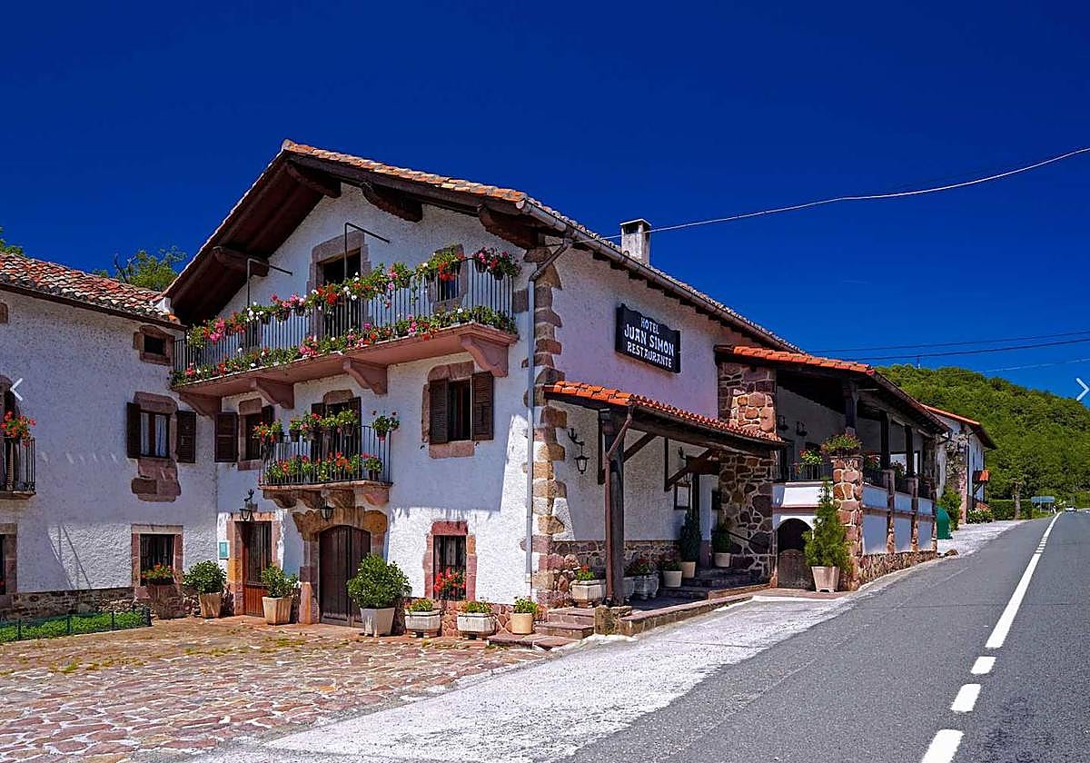 El panorama en la Venta de Juan Simón es el de una sencilla casa de comidas alojada en un inmueble señorial.