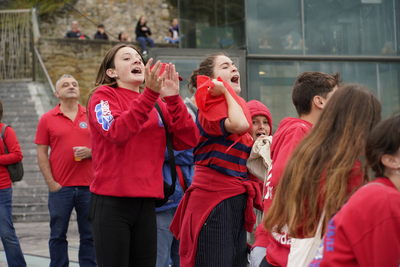 Gran ambiente en Donostia en la primera jornada de la Bandera de La Concha