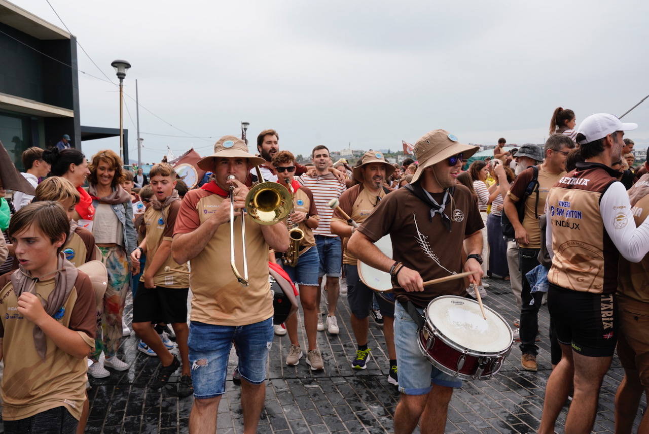 Gran ambiente en Donostia en la primera jornada de la Bandera de La Concha