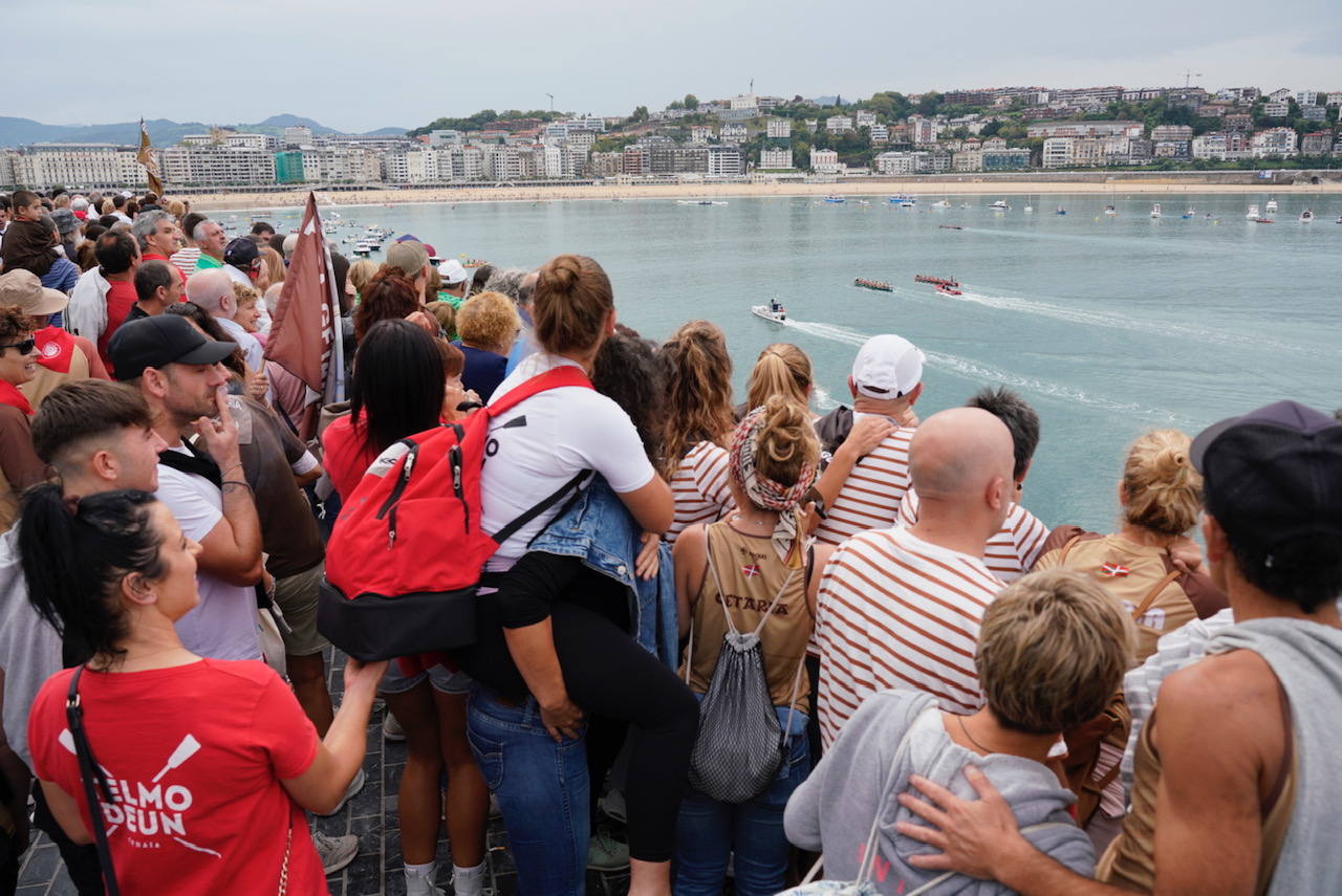 Gran ambiente en Donostia en la primera jornada de la Bandera de La Concha