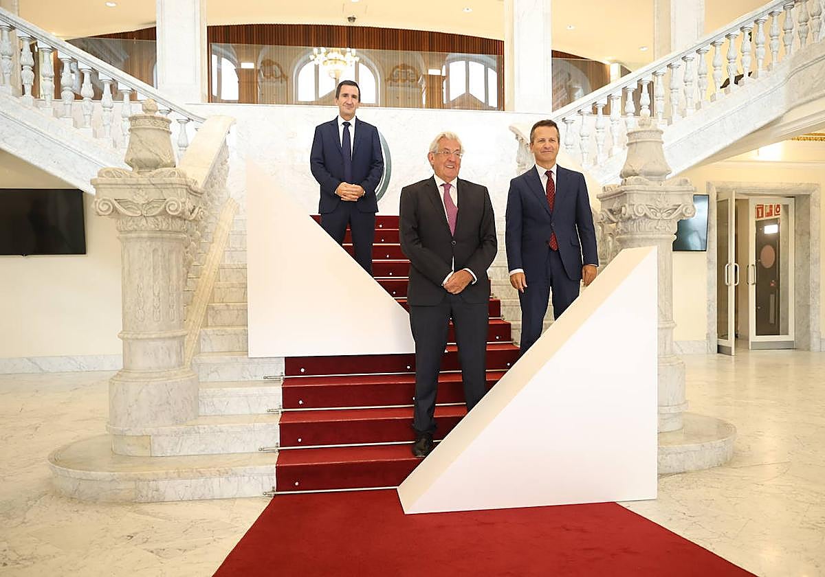 Pedro Miguel Etxenike, presidente del DIPC; Ricardo Díez Muiño, director del DIPC y Jokin Bildarratz, consejero de Educación del Gobierno Vasco.