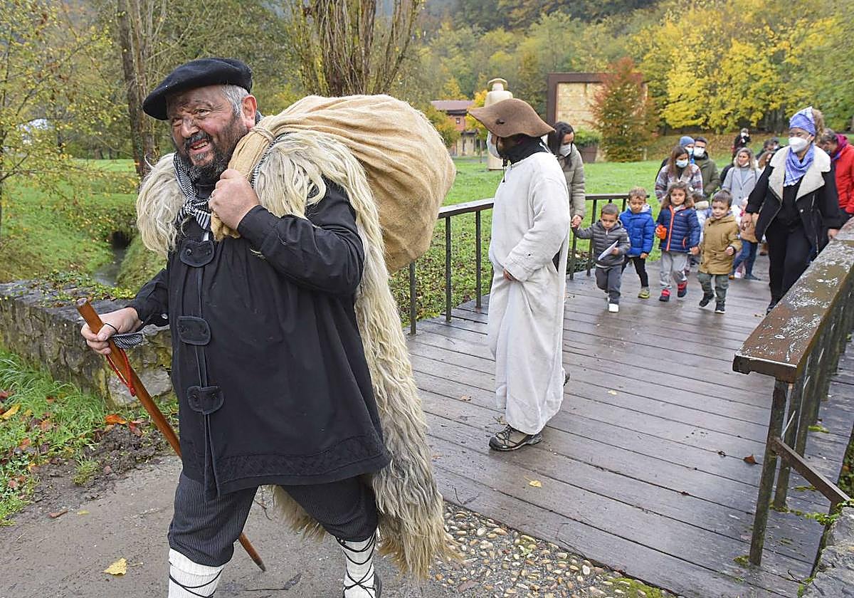 La Ferrería de Mirandaola ya tiene preparada la visita de Olentzero y Mari Domingi de esta Navidad
