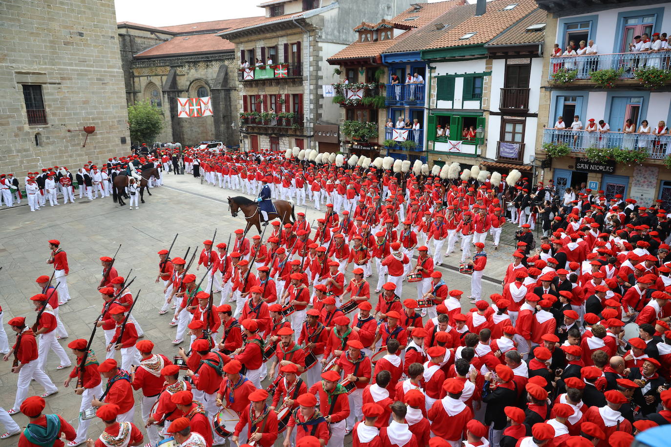 El Alarde de Hondarribia recorre las calles