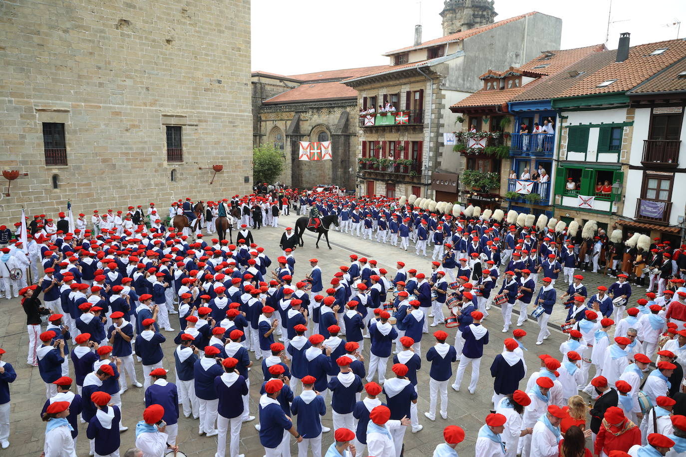 El Alarde de Hondarribia recorre las calles