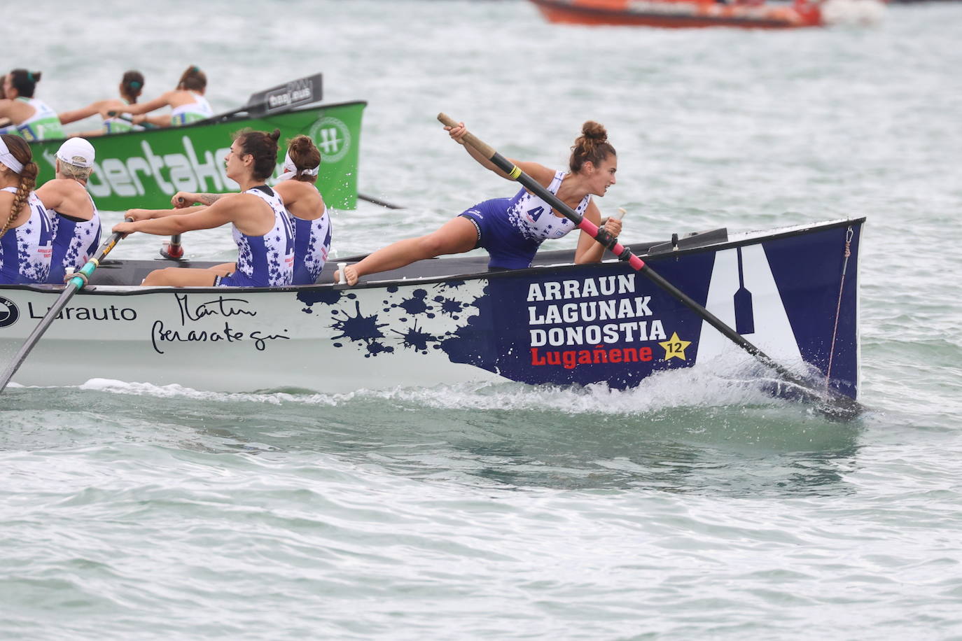 Arraun Lagunak se dispone a realizar una ciaboga.