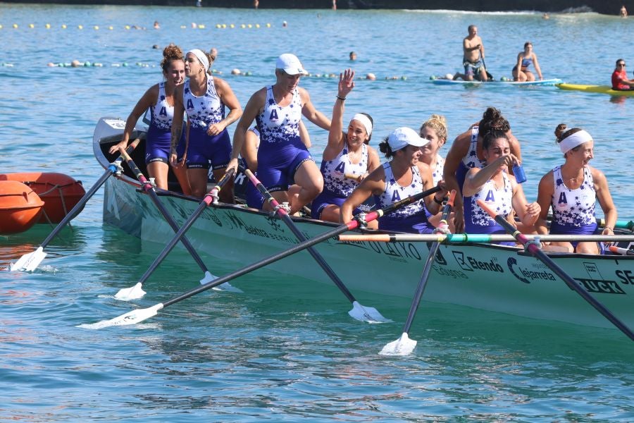 Exhibición de Arraun Lagunak en la Bandera de La Concha