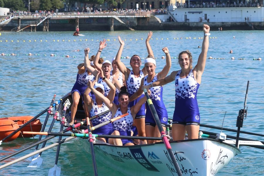 Exhibición de Arraun Lagunak en la Bandera de La Concha