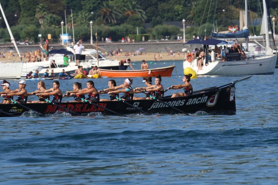 Exhibición de Arraun Lagunak en la Bandera de La Concha