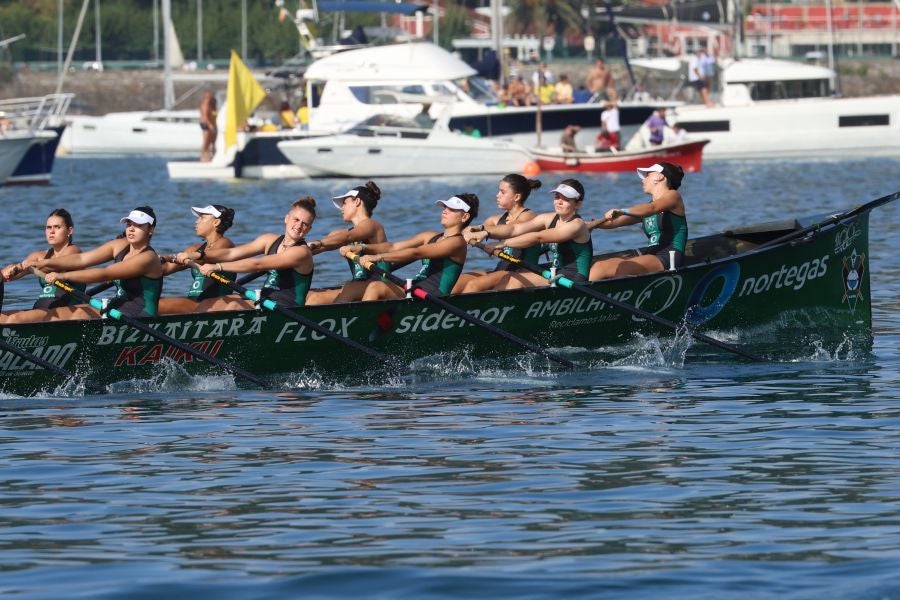 Exhibición de Arraun Lagunak en la Bandera de La Concha