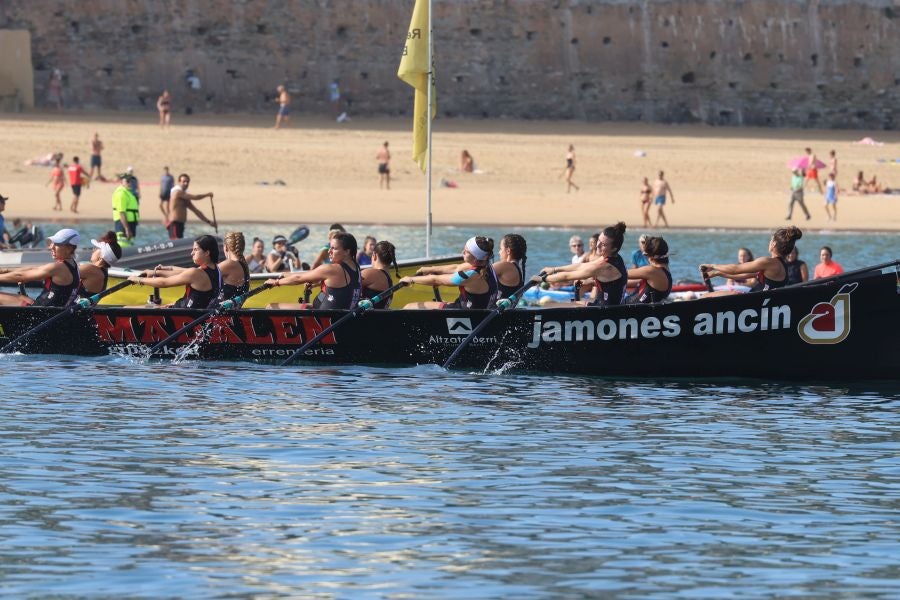 Exhibición de Arraun Lagunak en la Bandera de La Concha