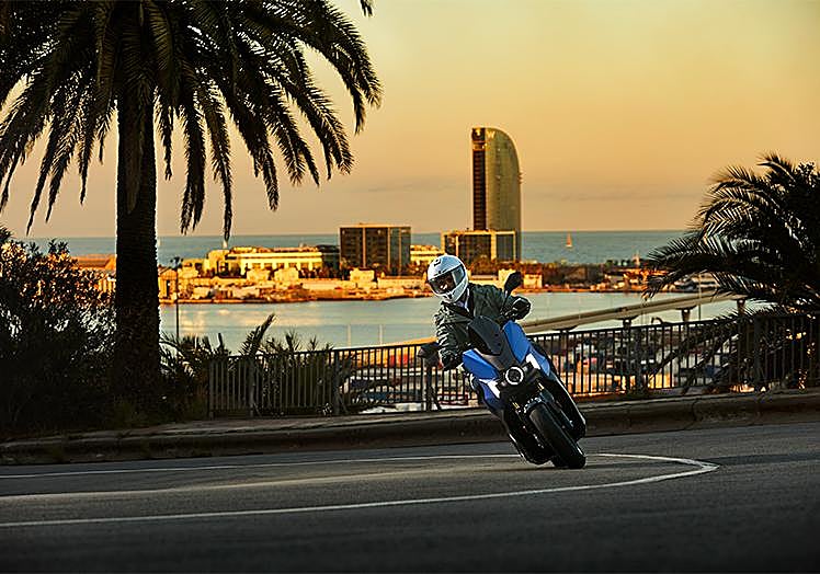 Seguridad, prestaciones y divertimento están asegurados con la MO 125 Performance.