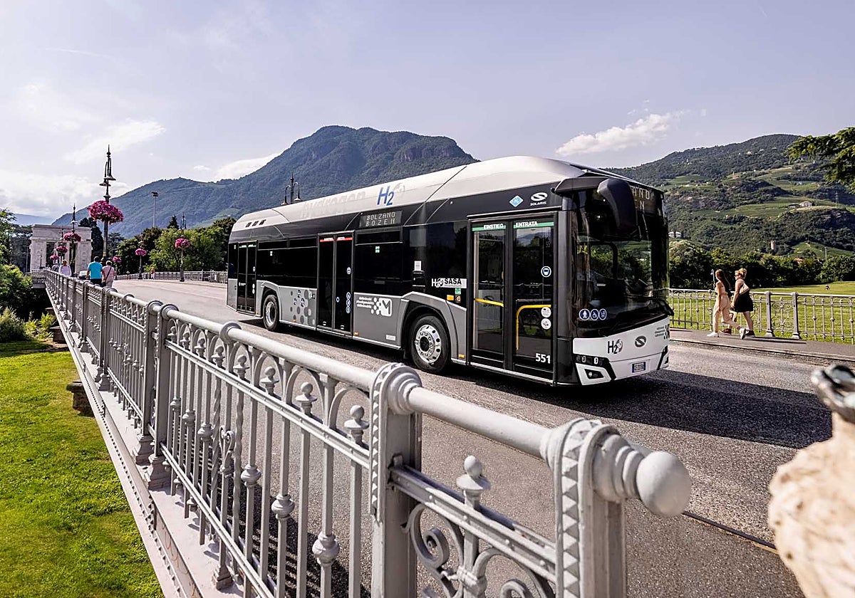 Autobús de pila de hidrógeno de Solaris Urbino 12.