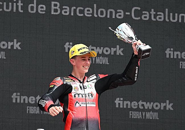 Xabi Zurutuza celebra en Montmeló su segunda victoria de esta temporada.