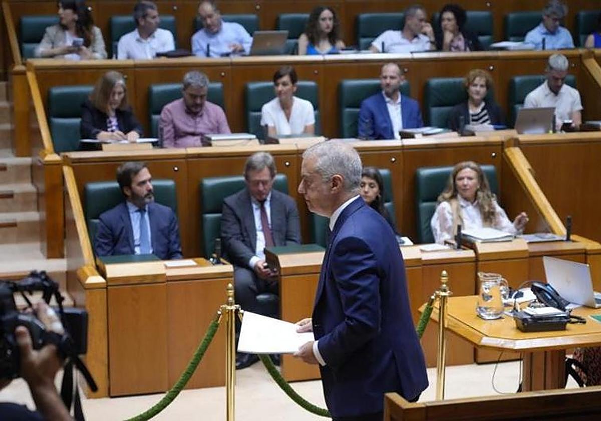 Urkullu orilla el derecho a decidir y reclama que Euskadi participe en el debate para crear un Estado plurinacional
