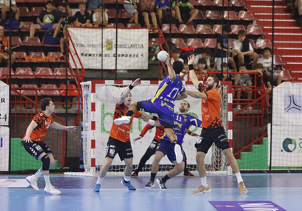 En Torrelavega, Rodrigo Salinas volvió a cuajar una excelente actuación, con diez goles.